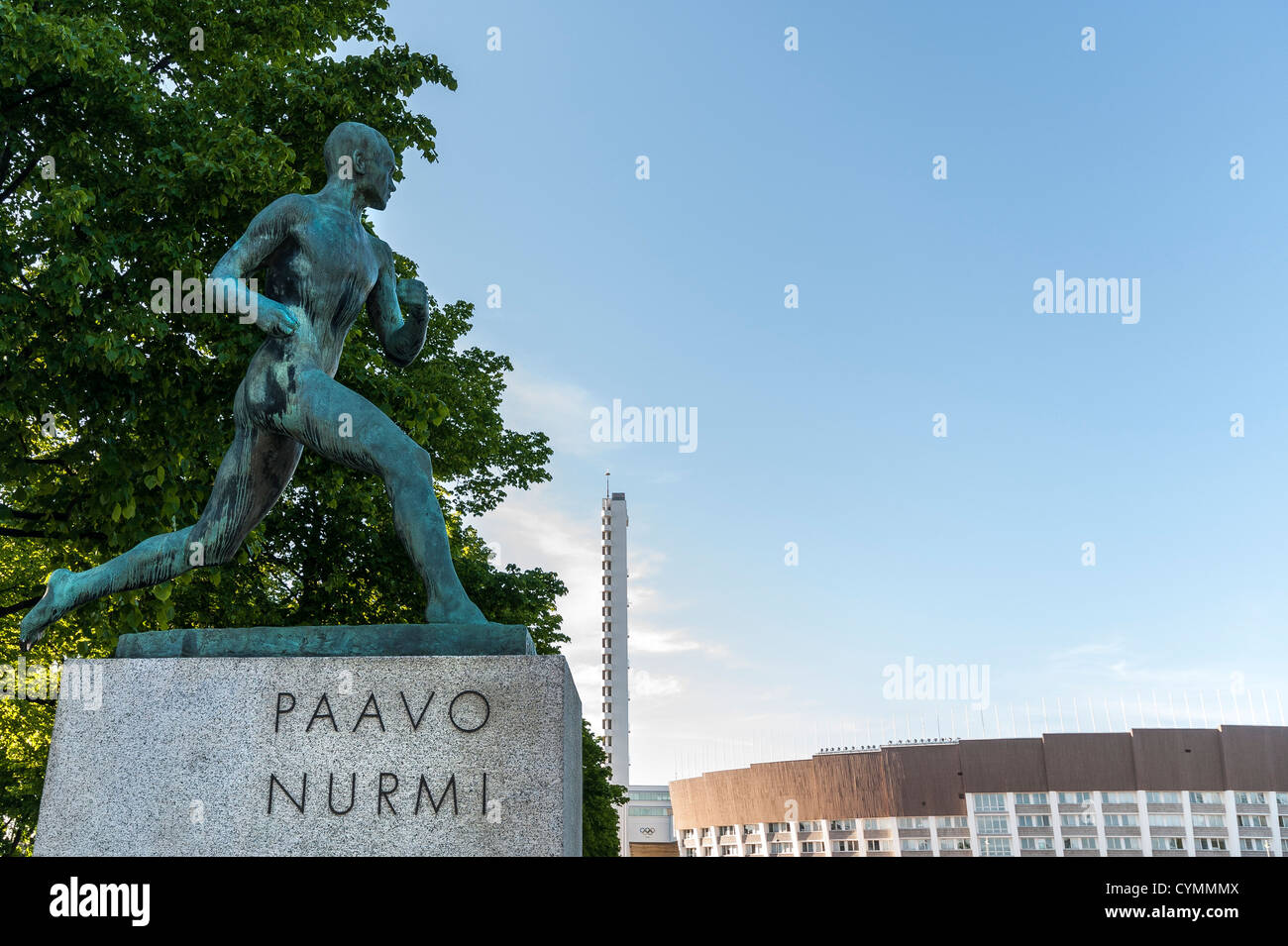 Le Finlandais Paavo Nurmi en dehors du monument au Stade Olympique d'Helsinki, Helsinki, Finlande de Töölö Banque D'Images
