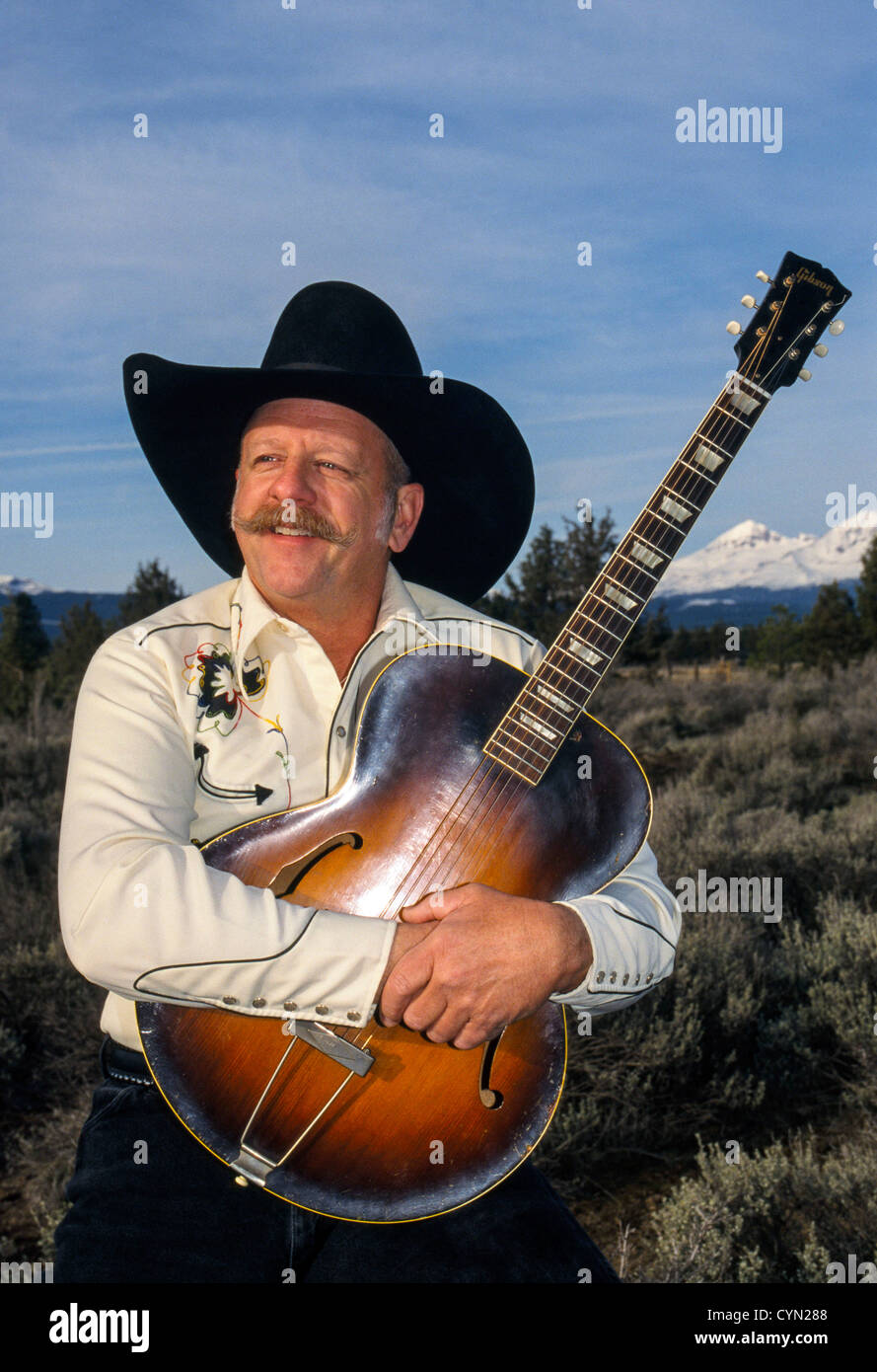 Western country cowboy musician guitar Banque de photographies et d'images  à haute résolution - Alamy