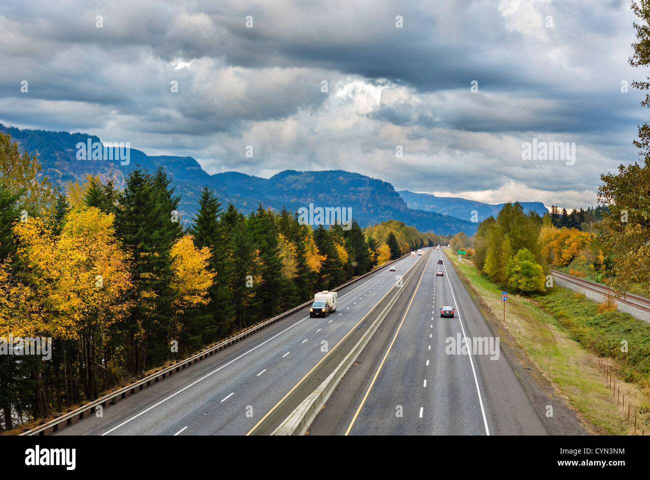 L'Interstate 84 à travers la gorge du Columbia, comté de Multnomah, Oregon, USA Banque D'Images