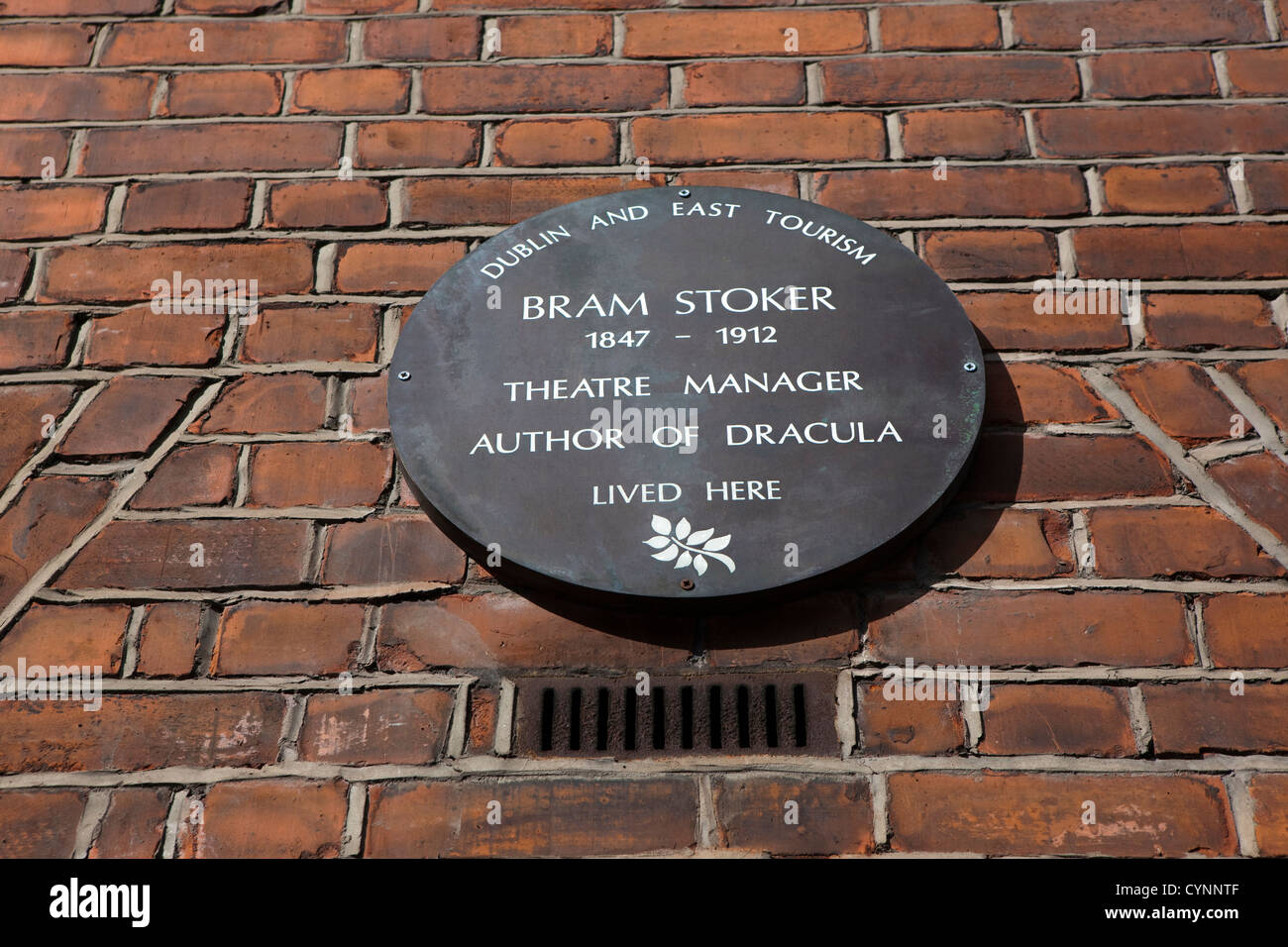 Plaque sur chambre à 30 Kildare Street, où l'auteur de Dracula Bram Stoker a vécu. Banque D'Images