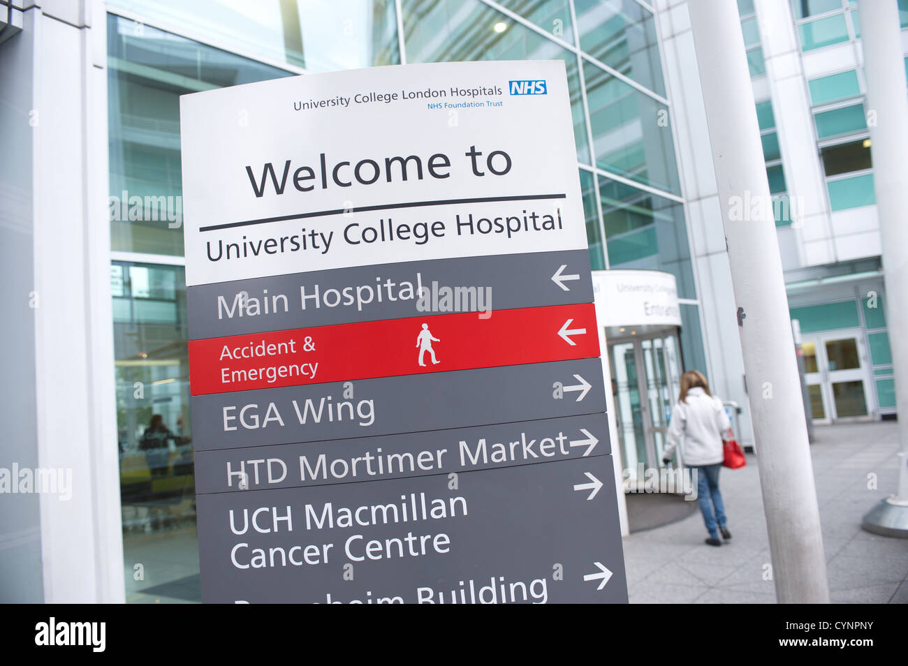 Entrée principale de l'University College Hospital, London, England, UK Banque D'Images