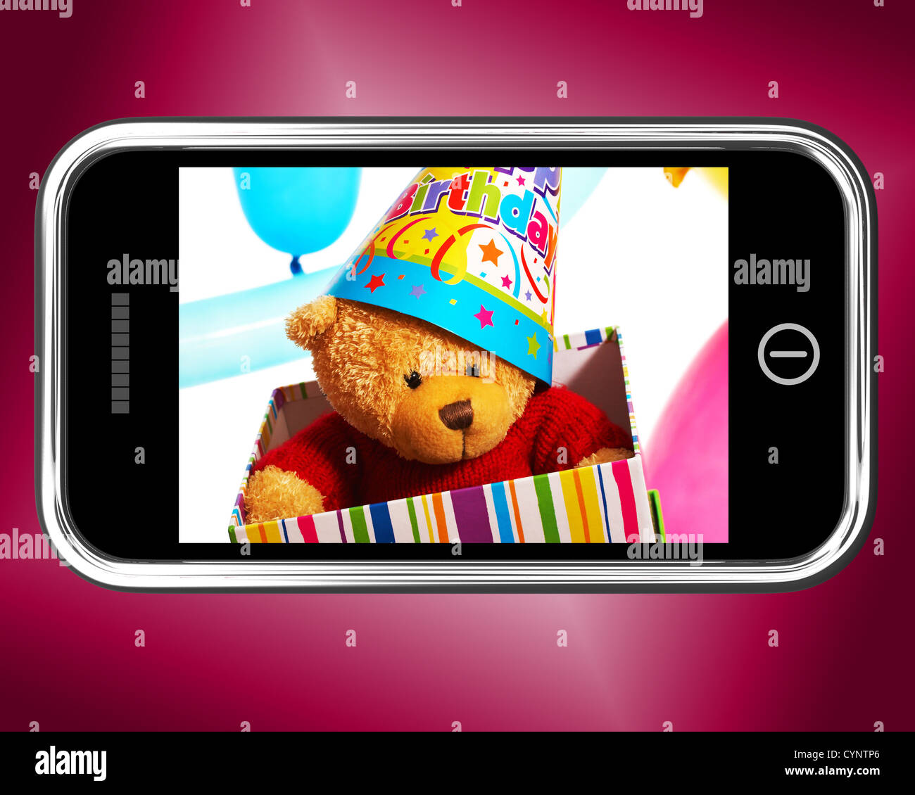 Ours en peluche Anniversaire Cadeau photo sur un smartphone Banque D'Images