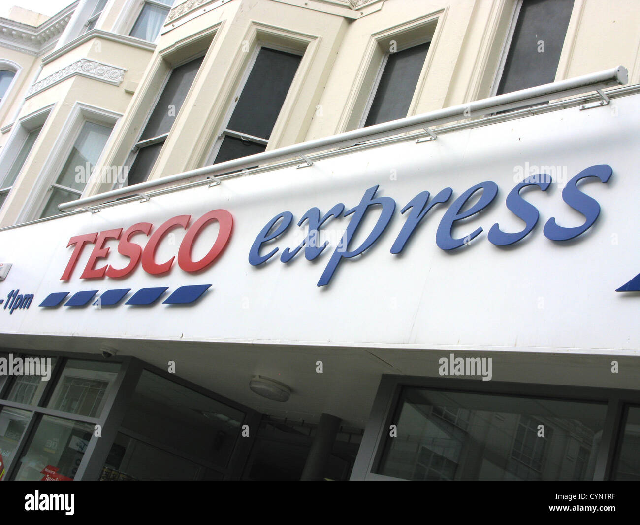 Tesco Express food retail shop Worthing West Sussex UK Banque D'Images