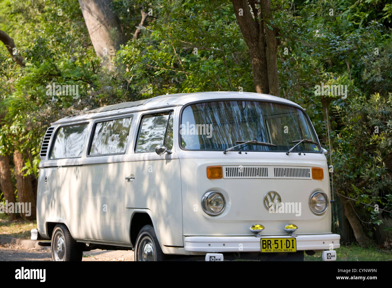Volkswagen VW kombi campervan, célèbre pour les surfeurs et ceux qui voyagent à travers l'Australie Banque D'Images