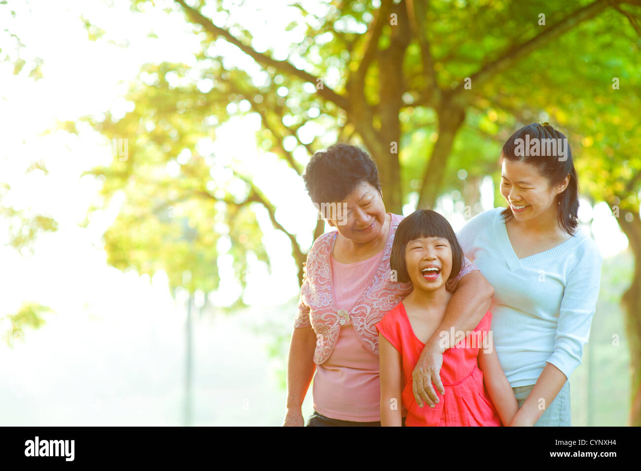 Grand-mère, mère et moi au parc de plein air Banque D'Images