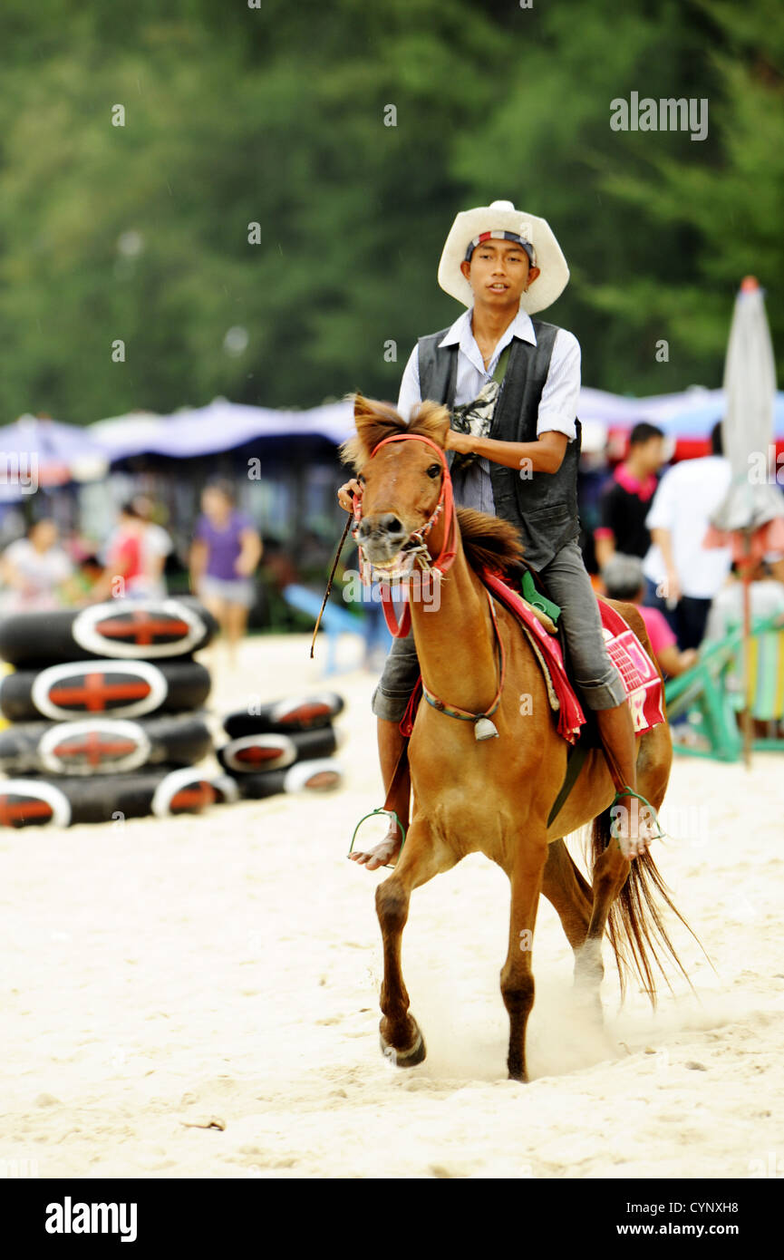 L'équitation à Cha Am Beach, Thaïlande Banque D'Images