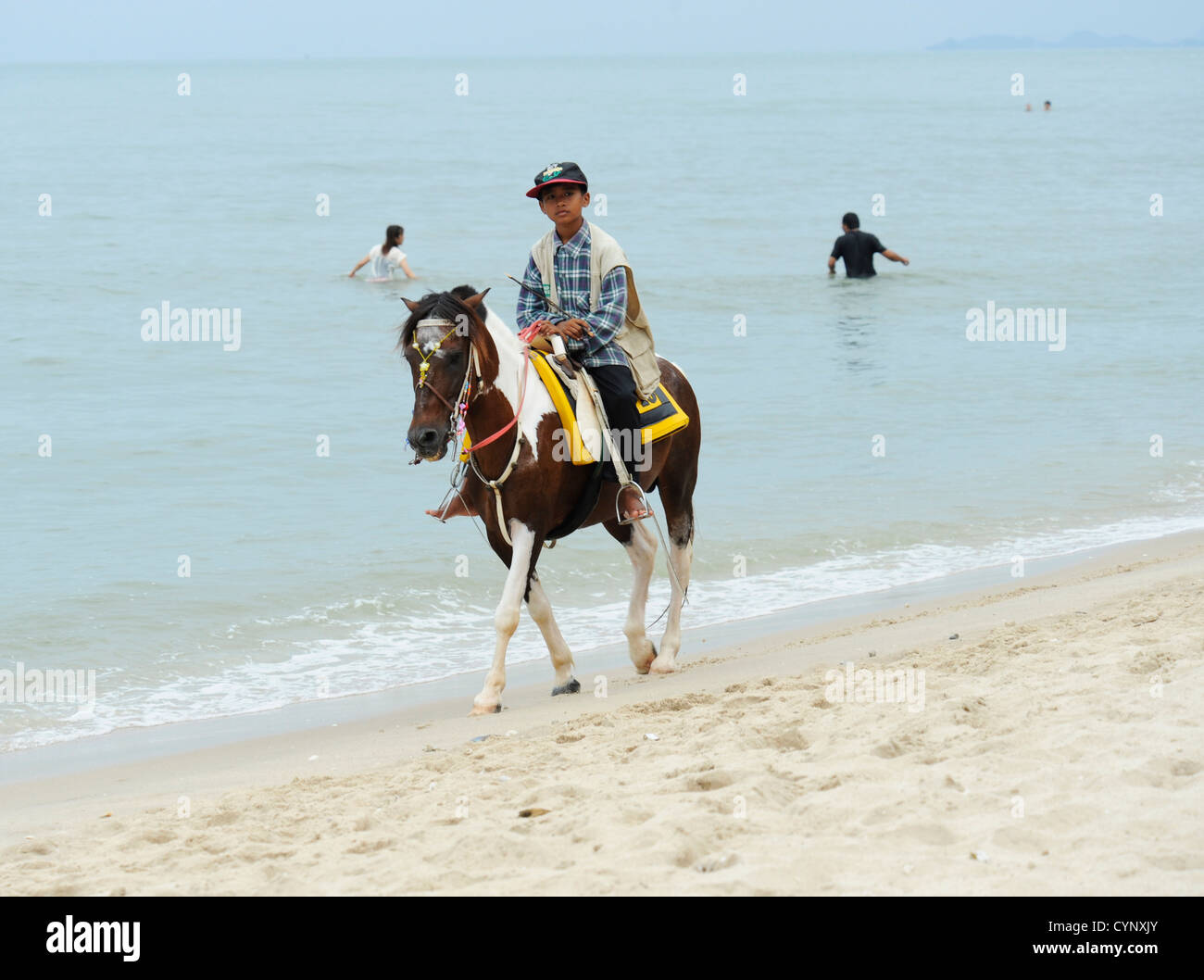 L'équitation à Cha Am Beach, Thaïlande Banque D'Images
