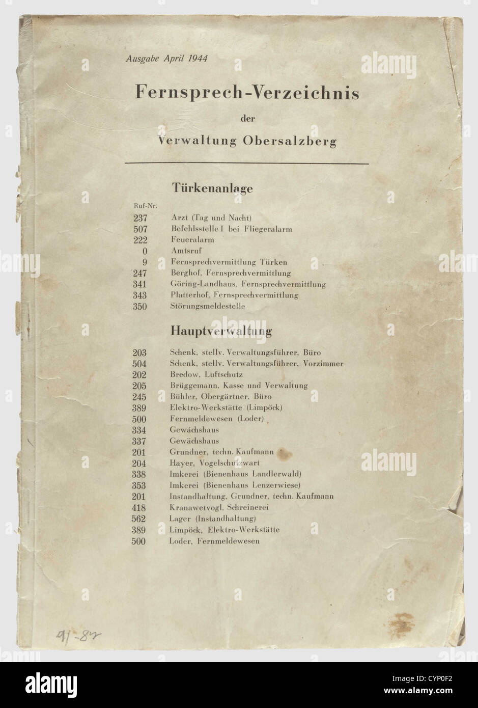 Index téléphonique de l'Administration Obersalzberg, version imprimée depuis avril 1944 avec les numéros de téléphone de Türkenanlage, siège social, parking, administration SS, résidence de chauffeur, Alte Post Sleeping Quarters, Guest Lodge - Hoher Göll, Estate, casernes SS (logement et installations pour équipages y compris gymnase), SS Command, Haus Türken(appartements de couchage Alte Post, Hoher Göll, Küshöeck, Küsheck, autres logements, Kücheck, Küchweil, Küchwhlaeck, Küchwheck, Küchwheck, Küchwheck, Küchwheck, Küchwh Y compris l'index téléphonique de l'admini,droits-supplémentaires-Clearences-non disponible Banque D'Images