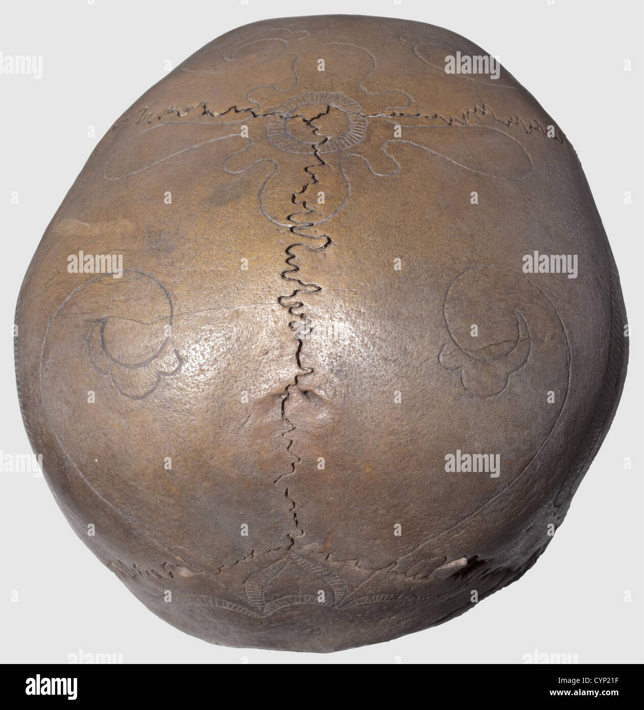 Un trophée de crâne de la tribu Kayan, Bornéo. Crâne gravé