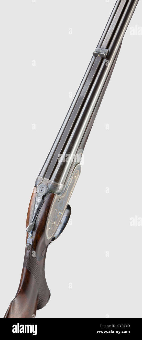 A Mauser C 96 Bolo 'French Gendarme' avec support détachable, Cal.7.63 mm, no.433110.numéros correspondants.alésage symétrique.corps avec un museau renforcé inhabituel sous la base de la vue avant.marque d'épreuve double couronne/'U'.vue arrière tangente graduée 50 - 500.Grand cadre avec corps Bolo court.adresse standard sur la chambre et sur le côté droit du corps d'origine.finition sans aucun doute minimale frame.Complete,almost Marques sur le corps, le corps du corps et à l'arrière de la poignée.Petites pièces entièrement bleutées.marteau et boîtier gris gravé.Noir,panneaux de préhension en caoutchouc dur monogrammé.Orig,droits supplémentaires-Clearences-non disponible Banque D'Images