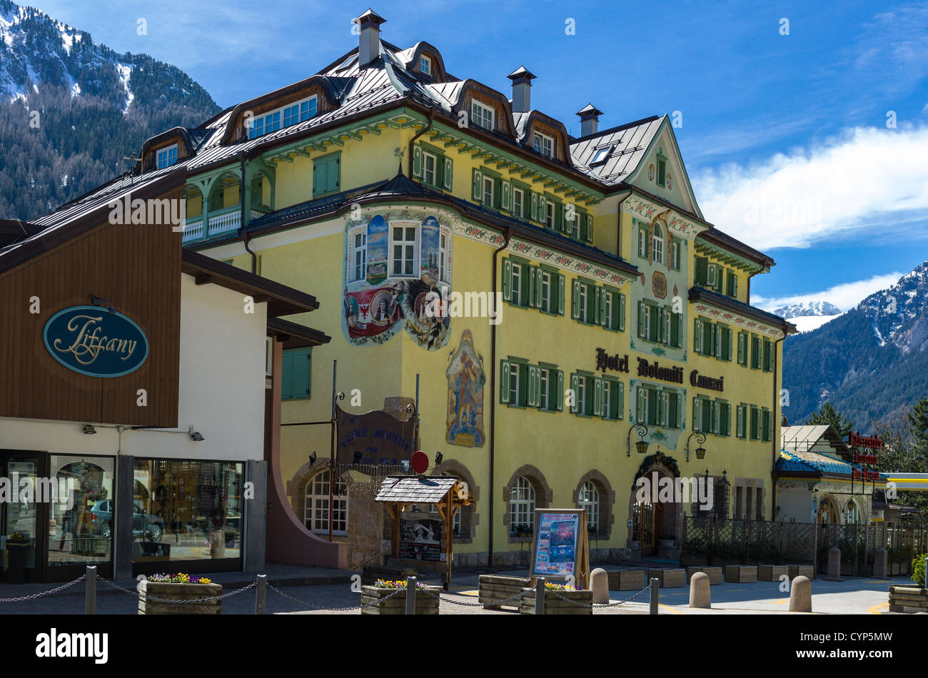 L'Italie, Dolomites, Trentin-Haut-Adige, Canazei, l'Hôtel Dolomiti Canazei entièrement décorée Banque D'Images