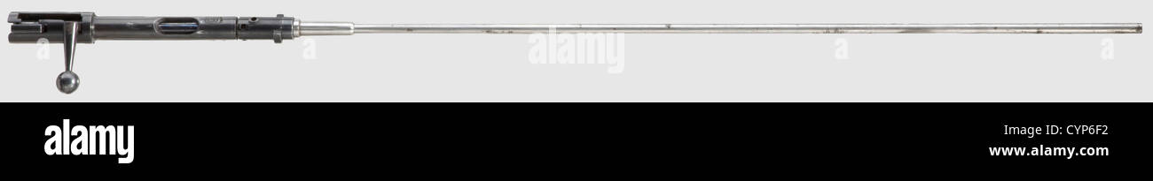 A long Pistol 08, Mauser 1935/36, avec bandoulière, étui et cerclage, Cal.9 mm Parabellum, n° 3933.numéros correspondants comprenant la broche d'allumage.alésage lumineux, longueur du corps 200 mm.marque d'épreuve double couronne/'U'.bras perses sur le récepteur,sur la fourche et le modèle de liaison sombre et le fabricant en Farsi.Complete finition originale,partiellement plus mince en raison de l'utilisation des panneaux de noyer et bleu.bonne poignée.petit panneau Magasin de tôle nickelé avec base en aluminium, no.3733.très bon à la menthe état.supplémentaire: Noyer épaulière stock f,droits-supplémentaires-Clearences-non disponible Banque D'Images