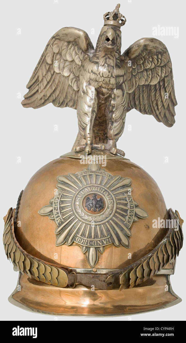 Un casque modèle 1867 avec aigle de parade pour les hommes enlistés, des  Cuirassiers de la Garde. Crâne de tombak avec raccords en nickel-argent et  rivets arrondis, étoile de garde en nickel-argent
