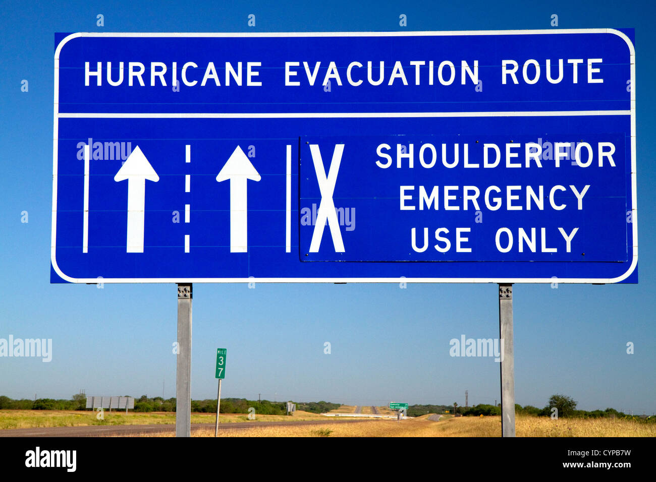 L'ouragan évacuation panneau routier le long de l'Interstate 37 près de Corpus Christi, Texas, États-Unis. Banque D'Images