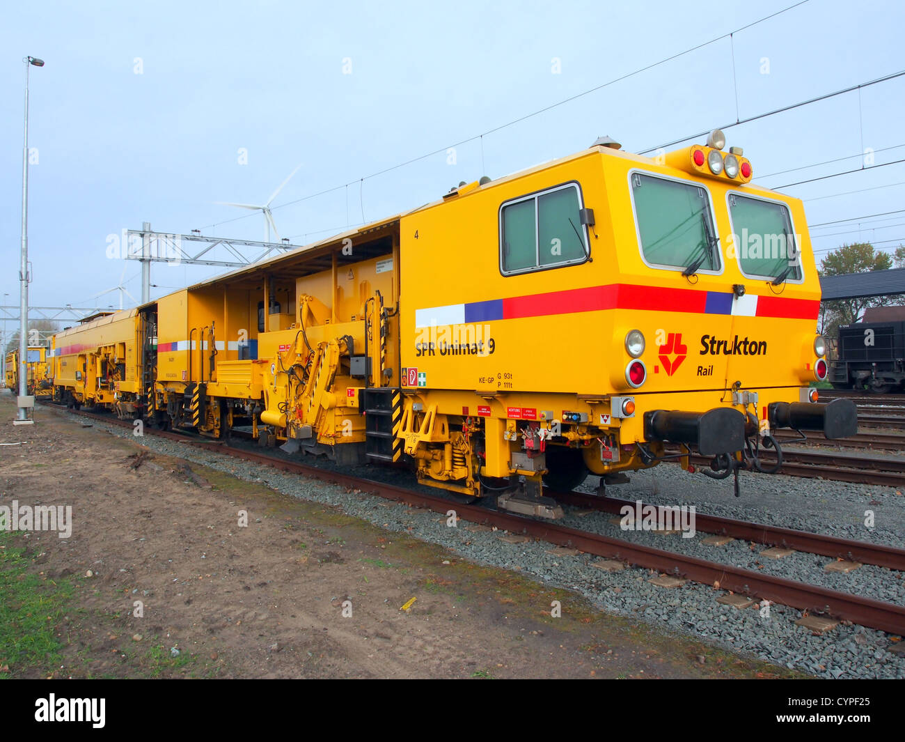 Un système de voie de réparation Strukton Rail, identifié 08-475-4S, utilisé pour l'entretien et la réparation des trains sur le réseau ferroviaire. Le système assure le fonctionnement efficace des services ferroviaires grâce à un entretien régulier. Banque D'Images
