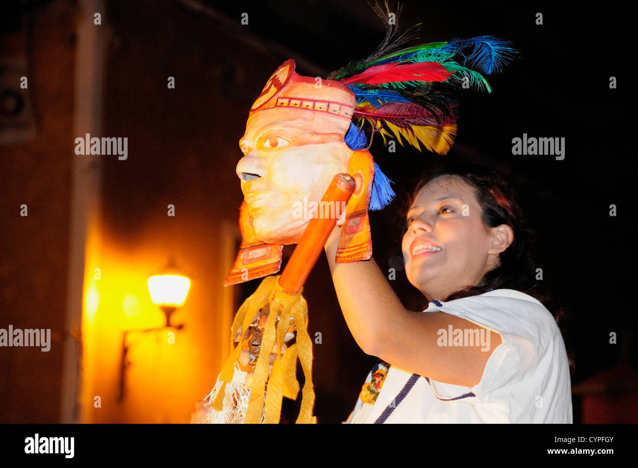 Acteur prenant part à des performances de rue pendant le festival Cervantino Cultures culturelles américaines l'Amérique latine hispanique Banque D'Images