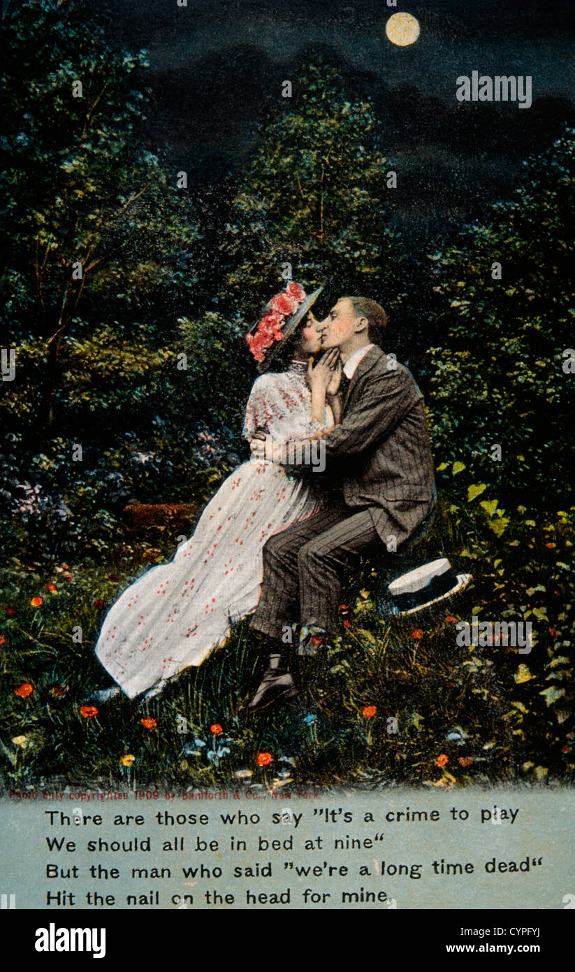 Couple dans le jardin, carte postale, 1909 Banque D'Images
