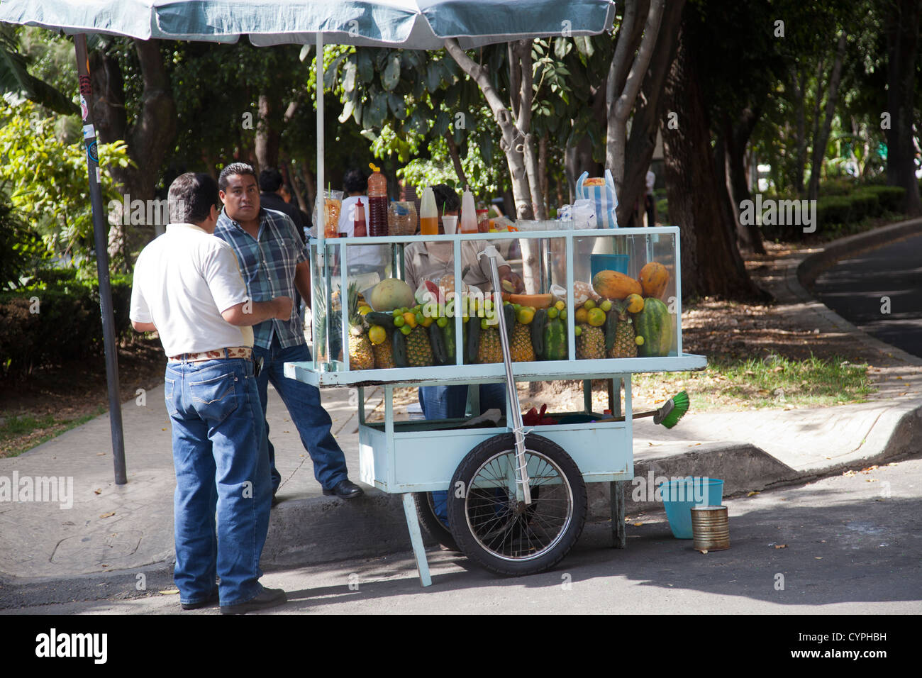 Jus de fruit local professionnel sur chariot mobile en Condesa de Mexico DF Banque D'Images Jus de fruit local professionnel sur chariot mobile en Condesa de Mexico DF Banque D'Images