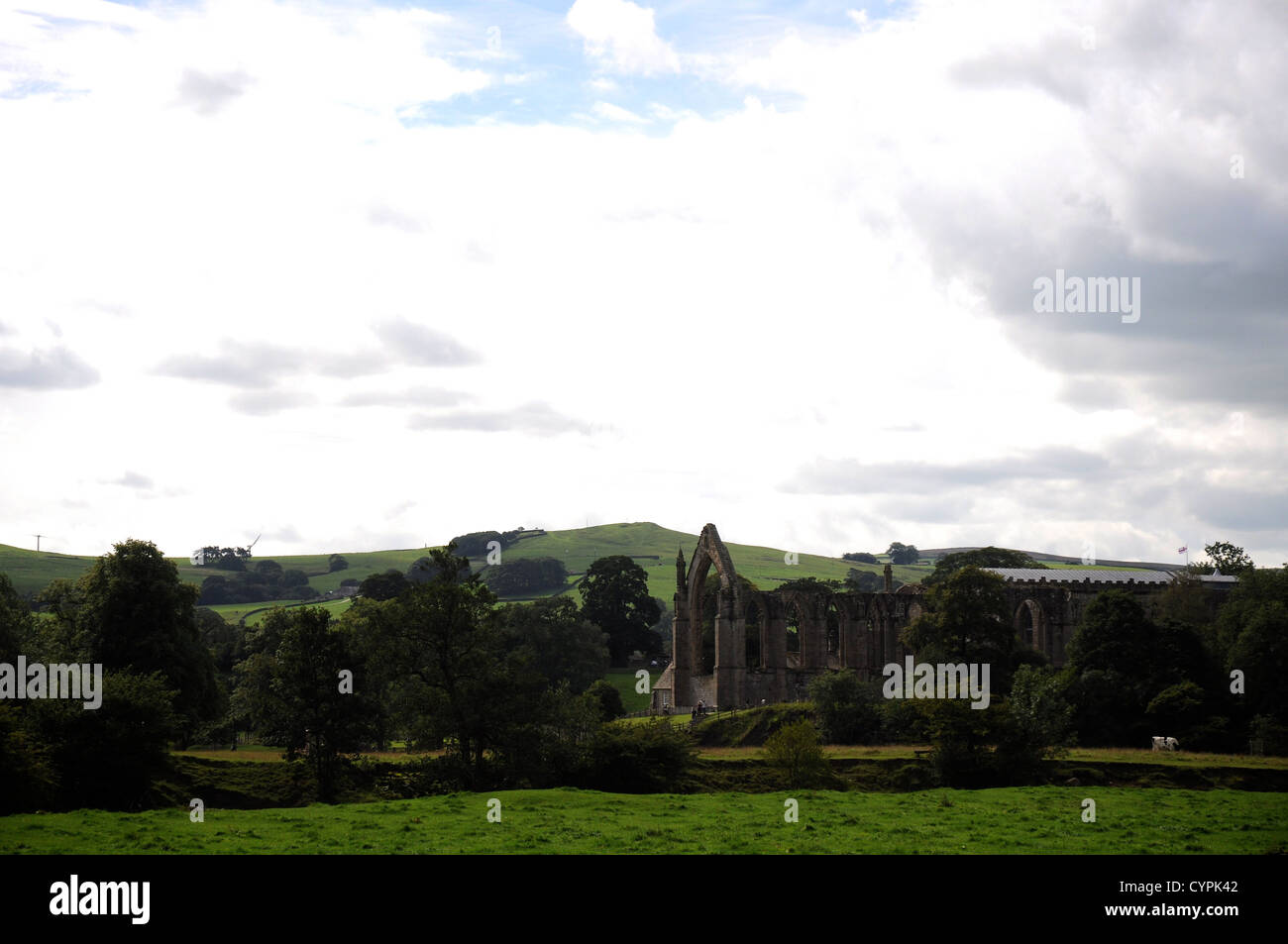 Une belle abbaye en ruine au coeur de la campagne du Yorkshire du Nord en Angleterre Banque D'Images