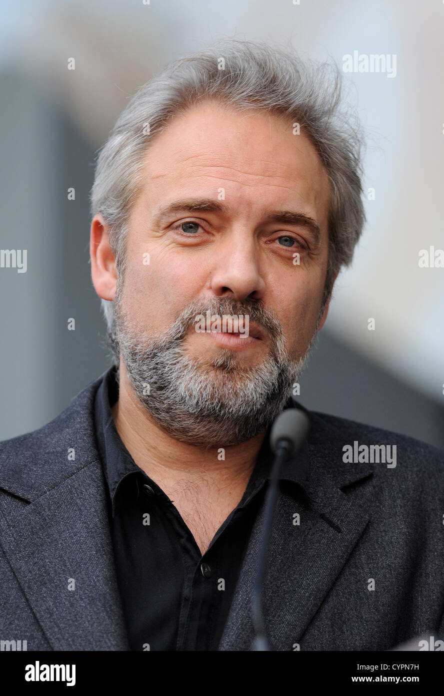 'Skyfall' réalisateur Sam Mendes lors de la cérémonie pour Javier Bardem qui a reçu une étoile sur le Hollywood Walk of Fame, Hollywood, CA. Le 8 novembre 2012 Banque D'Images