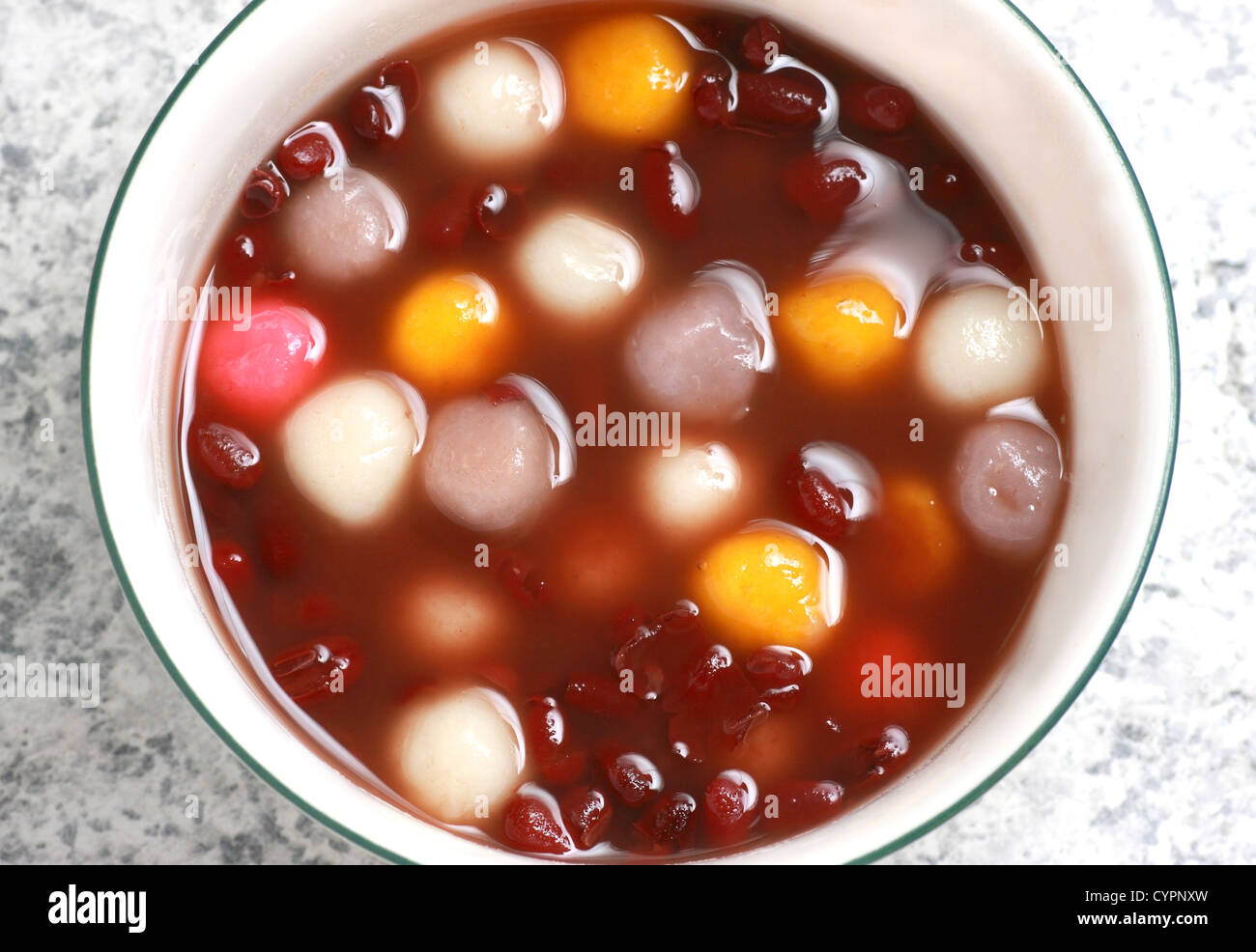 Dessert chinois, soupe de haricots rouges avec du riz ball Banque D'Images