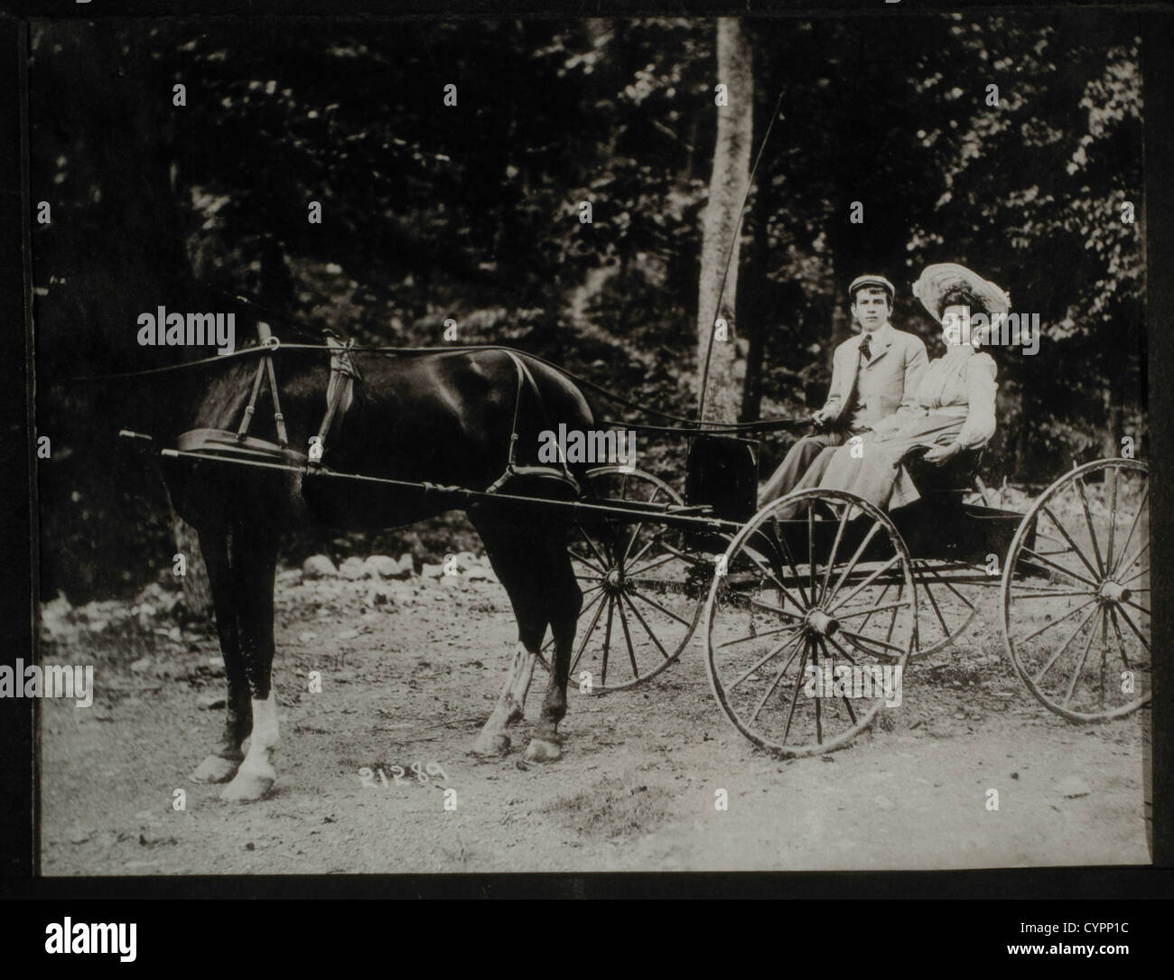 En couple en buggy, Portrait, vers 1900 Banque D'Images