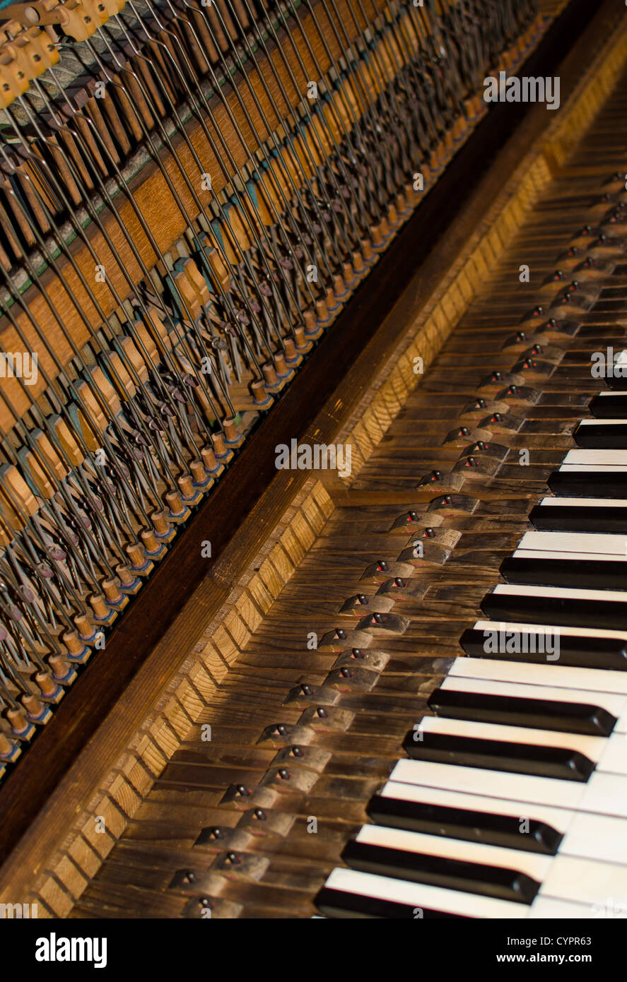 Piano ancien Vintage avec mécanicien ouvert Photo Stock - Alamy