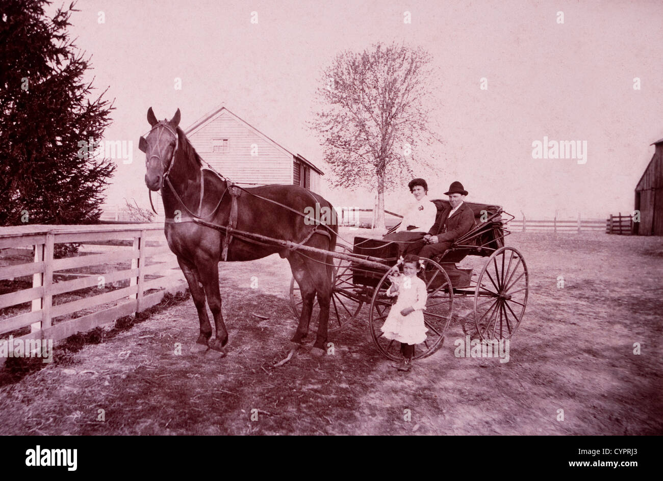 Couple avec enfant et en transport, vers 1900 Banque D'Images