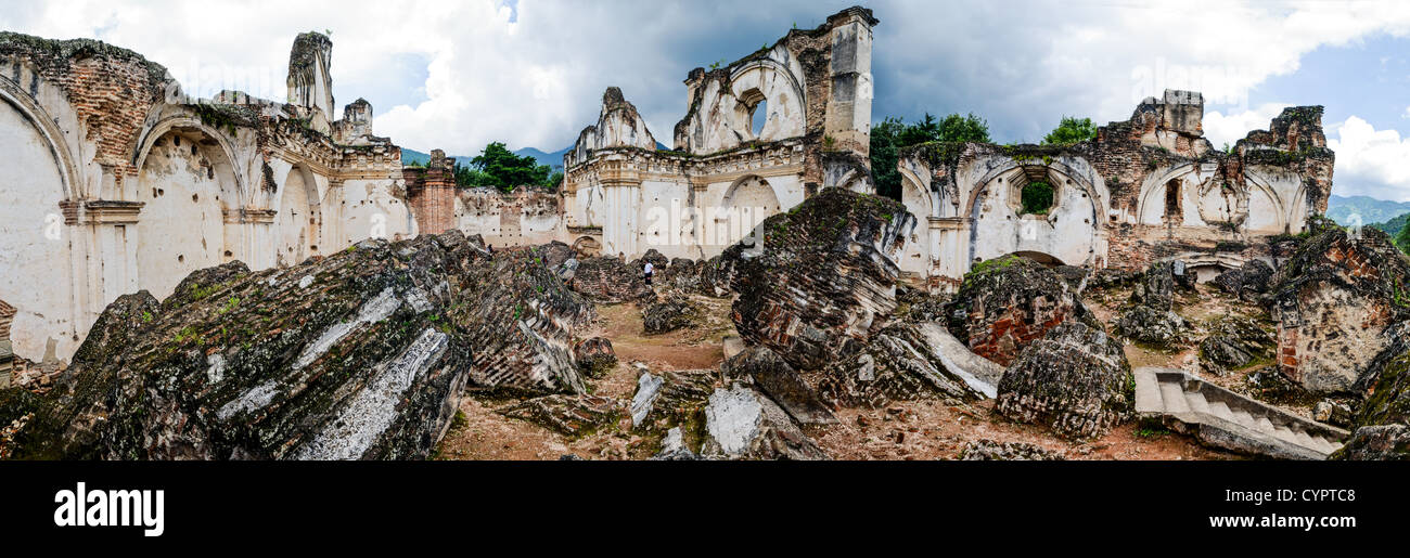 Iglesia y Convento de la Recoleccion Ruins Antigua Guatemala // ANTIGUA GUATEMALA, Guatemala — Panorama des ruines de l'Iglesia y Convento de la Recolección à Antigua, Guatemala. L'église a été détruite par le tremblement de terre de 1773. Banque D'Images
