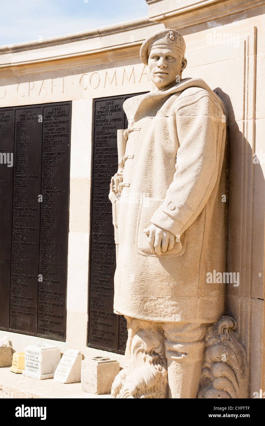 Une statue à la Royal Navy memorial, Southsea, Portsmouth Banque D'Images