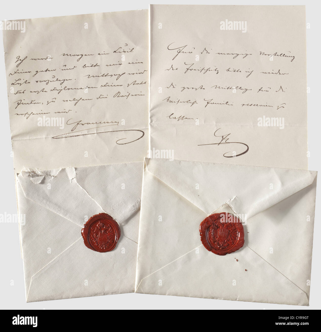 Kaiser Franz Joseph I d'Autriche, deux lettres manuscrites à Obersthofmeister Prince Hohenlohe 'ICH werde morgen ein Zivil Diner geben und bitte mir eine Liste vorzulegen.Mittwoch wird das erste Diplomaten Diner stattfinden,zu welchem die erin Kaiserschein wird.Je vous propose un dîner diplomatique pour le mercredi Aura lieu, l'impératrice sera présent.Franzjosef)et 'für die morgige Vorstellung des Freischütz bitte ich wieder die große Mittelloge für die kaiserliche Familie reservieren,Additional-Rights-Clearences-not available Banque D'Images