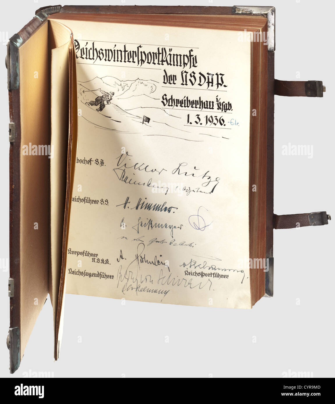 Livre d'or de la Landesführerschule IV Ost,Hirschberg,Bohemian Mountains 1933 - 1944 couverture en cuir brun foncé avec garnitures argentées, tachées, l'emblème national de l'aigle a été retiré. Quelques entrées et autographes très intéressants parmi ceux de Rudolf Heß,Wilhelm Frick,Richard Walther Darré,Helmuth Brückner(Gauleiter de Silesia jusqu'en 1934),Robert Ley et son adjudant Heinrich Simon,Fritz Bracht(représentant Gauleiter de Silesia 1935 - 1941)1936 à l'occasion des Jeux Olympiques d'hiver, Viktor Himmler, non disponible Banque D'Images