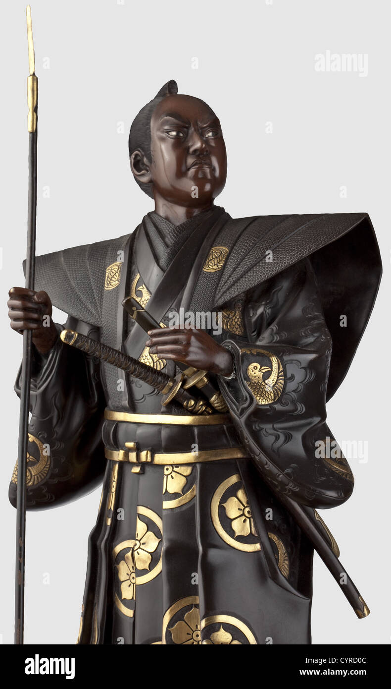 Une période stationnée samouraï,Japon,Meiji délicatement gravée et gaufrée bronze avec de la dorure fine.le visage et les mains du samouraï en akagane,le corps en nigurome.traits très expressifs du visage avec des yeux incrustés d'argent et de shakudo et traditionnel, finement gravé style de motodori.habillé dans un civil kamishimo décoré avec le Tsuru du Tozawa Clan et han-bakama agrémentés du Kikiyo mon du clan Akeshi, deux épées dépassant de l'obi, d'une main un suyari(légèrement courbé).signé 'Kiyumitsu' dans la cartouche dorée sur le côté de,droits additionnels-Clearences-non disponible Banque D'Images