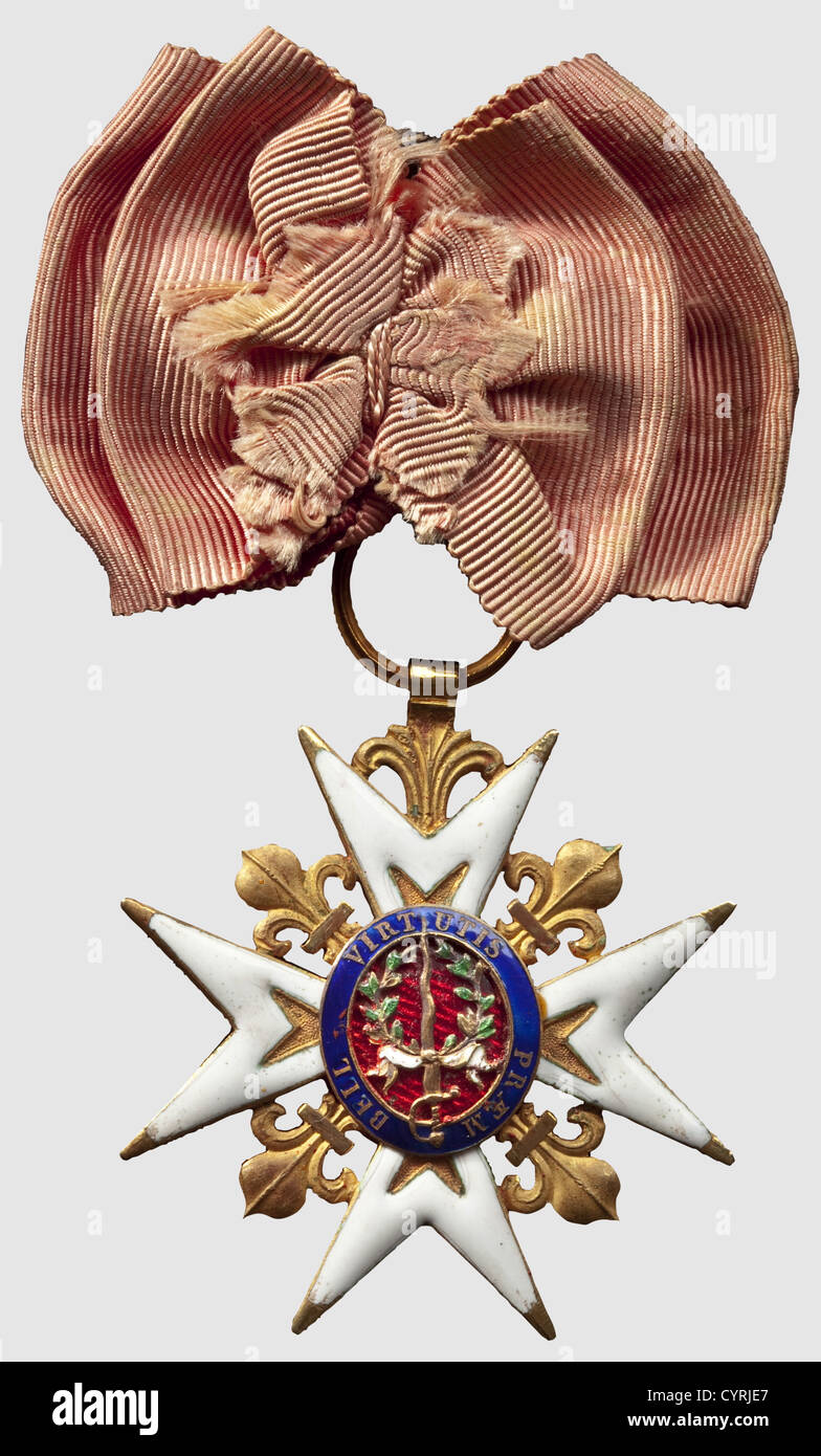 Ordre militaire de Saint-Louis,France,Groupe des ordres du Brigadier Olivier Harty(?)Croix de Chevalier de l'ordre de Saint-Louis,or,émaillé,taille de la réglementation,1774 - 1792. Croix de Chevalier de l'ordre de Saint-Louis, or, émaillé, demi-taille pour la période de restauration 1814 - 1830. Croix de Chevalier de l'ordre de Saint Louis, or,émaillé,miniature de demi-taille,période de restauration 1814 - 1830,copeaux dans les bras croisés. Croix de Chevalier de l'ordre de Saint Louis, miniature d'or et émaillée, monarchie de juillet 1830 - 1848. Croix de Lys,1814,miniature argent et émail. Barette, droits supplémentaires, garanties non disponibles Banque D'Images