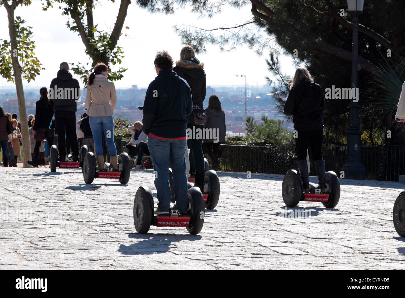 Groupe de touristes visite guidée à Madrid, le Segway en transport personnalisé, Madrid Espagne Banque D'Images