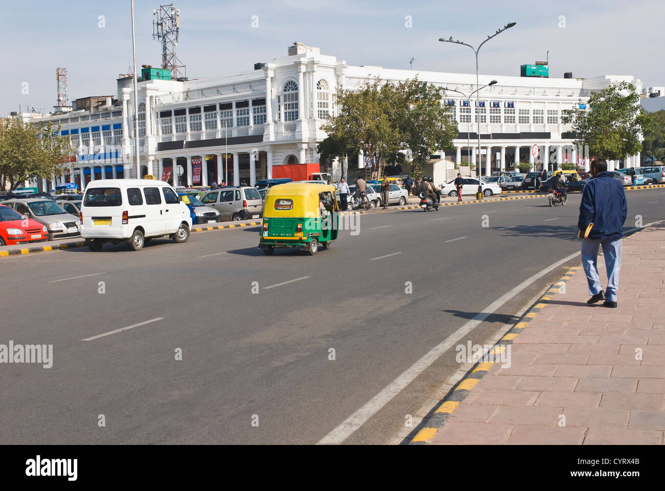 Véhicules sur la route, New Delhi, Inde Banque D'Images