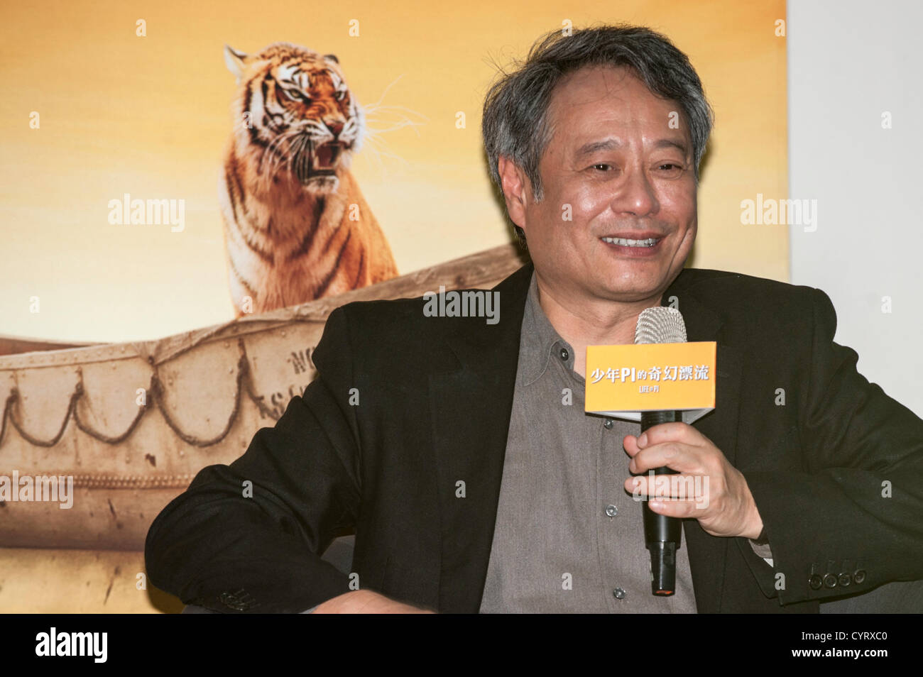 Ang Lee, Oscar award winning motion photo directeur, assiste au rythme et Hues Studios (R&H) Cérémonie d'ouverture de leur nouveau studio de cinéma d'effets visuels, Kaohsiung, Taiwan, vendredi 9 novembre 2012. L'un des meilleurs studios de son genre dans le monde, le rythme et l'Hues Studios à condition d'effets spéciaux pour le nouveau film d'Ang Lee, "Life of Pi" qui sera rendu public le 21 novembre 2012. Rythme et Hues Studios a fourni des effets spéciaux visuels pour plus de 150 grands films cinématographiques et a remporté le prix de l'Académie pour le "bébé" en 1995 et "The Golden Compass" en 2008. Banque D'Images
