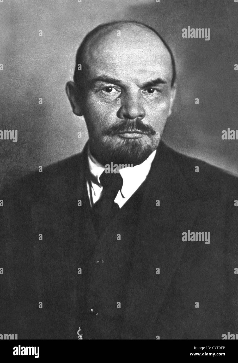 Vladimir Ilitch Lénine était un révolutionnaire communiste russe, homme politique et théoricien de la politique qui a servi comme chef de la RSFSR de 1917, et puis en même temps comme Premier Ministre de l'Union soviétique à partir de 1922, jusqu'en 1924. Des archives de presse Service de presse Portrait Portrait anciennement Bureau. Banque D'Images