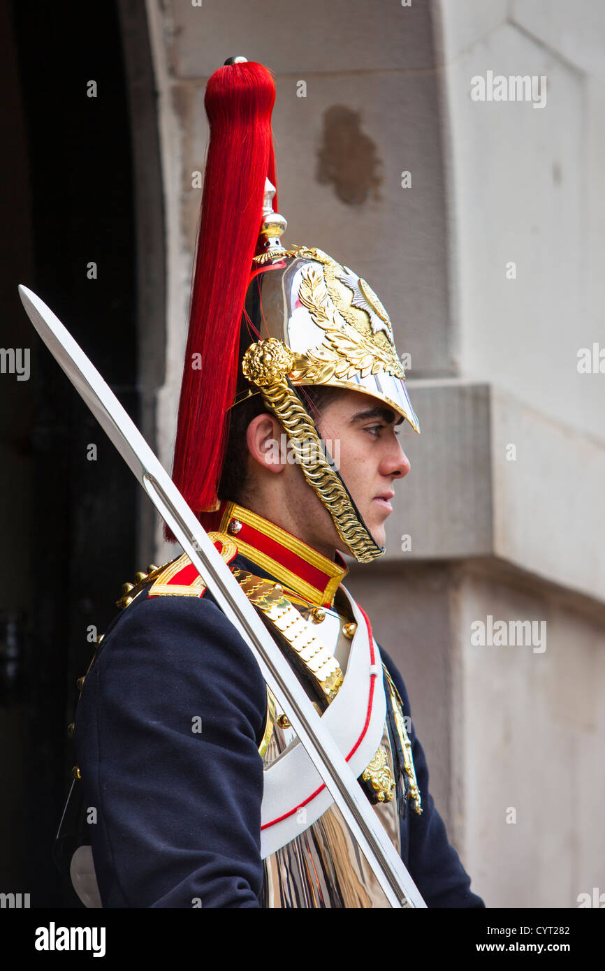 Canada soldat de la cavalerie de la garde en service à Whitehall, Londres, Angleterre, RU Banque D'Images