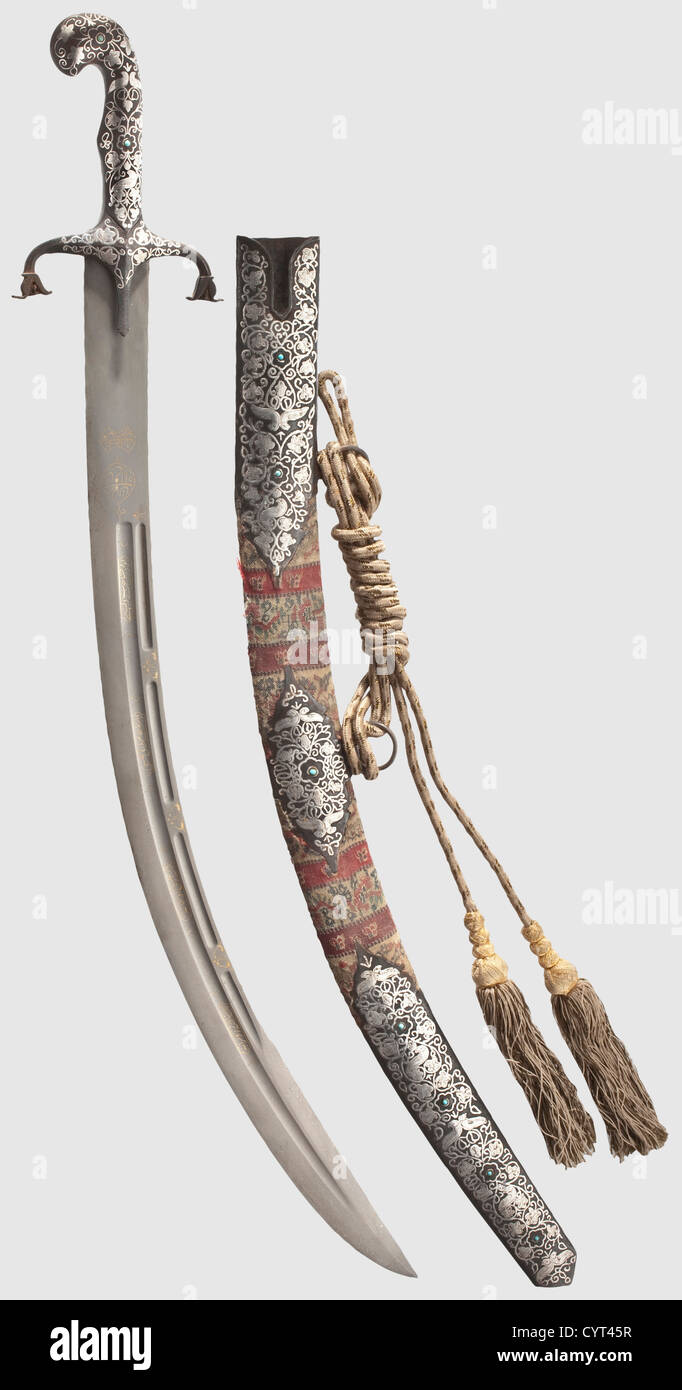 Un Kilij perse avec de l'argent inlay,19e siècle UNE lame lourde à un tranchant de la lame de haute-Damas fine avec plusieurs fullers des deux côtés, légèrement plus large au point à double tranchant.il y a deux cartouilles incrustées en laiton à la base de la lame sur le côté opposé, 'Tamasp,le serviteur du Seigneur des Lords',et 'travail de Kalb Ali d'Isfahan.' Il y a quatre cartouins d'inscription entre brocart argent feuillu décoration de vigne (Artemisia stelleriana) incrustés en laiton dans les longs fullers des deux côtés.hile de fer avec tête de dragon coupée sur les côtés.Grip et langouts,droits supplémentaires-Clearences-non disponible Banque D'Images