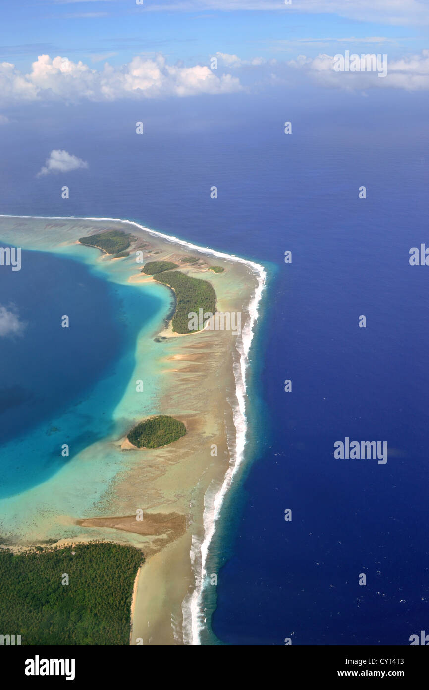 Vue aérienne de l'atoll micronésien près de Chuuk, États fédérés de Micronésie, le Pacifique Nord Banque D'Images