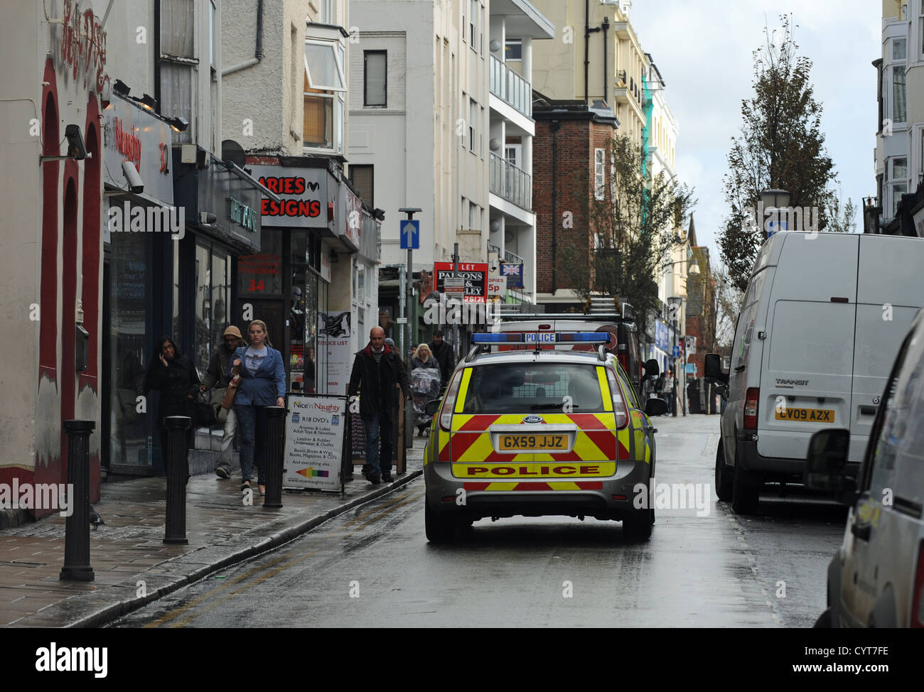 Voiture de police patroling St James's Street Brighton UK Banque D'Images