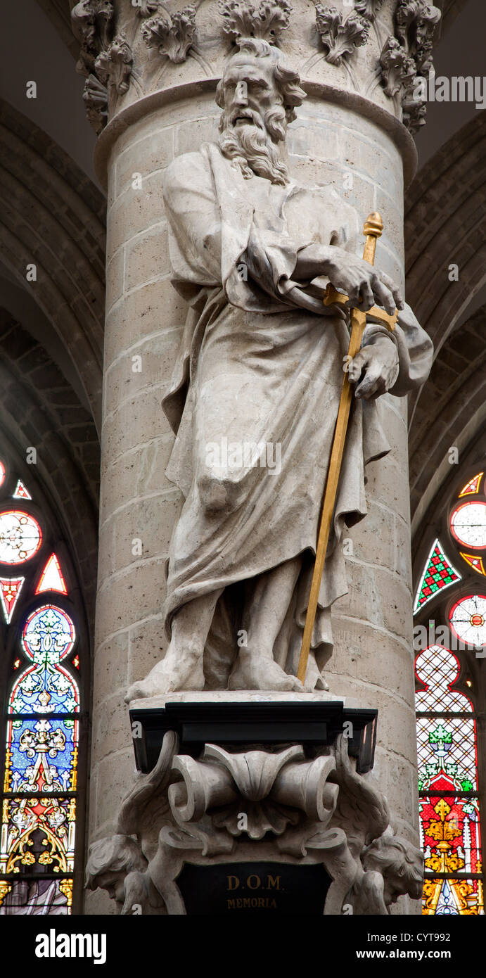 Bruxelles - Juin 22 : Statue de Saint Paul l'apôtre de la cathédrale gothique de Saint Michel et Sainte Gudule par le sculpteur Jeroom Banque D'Images
