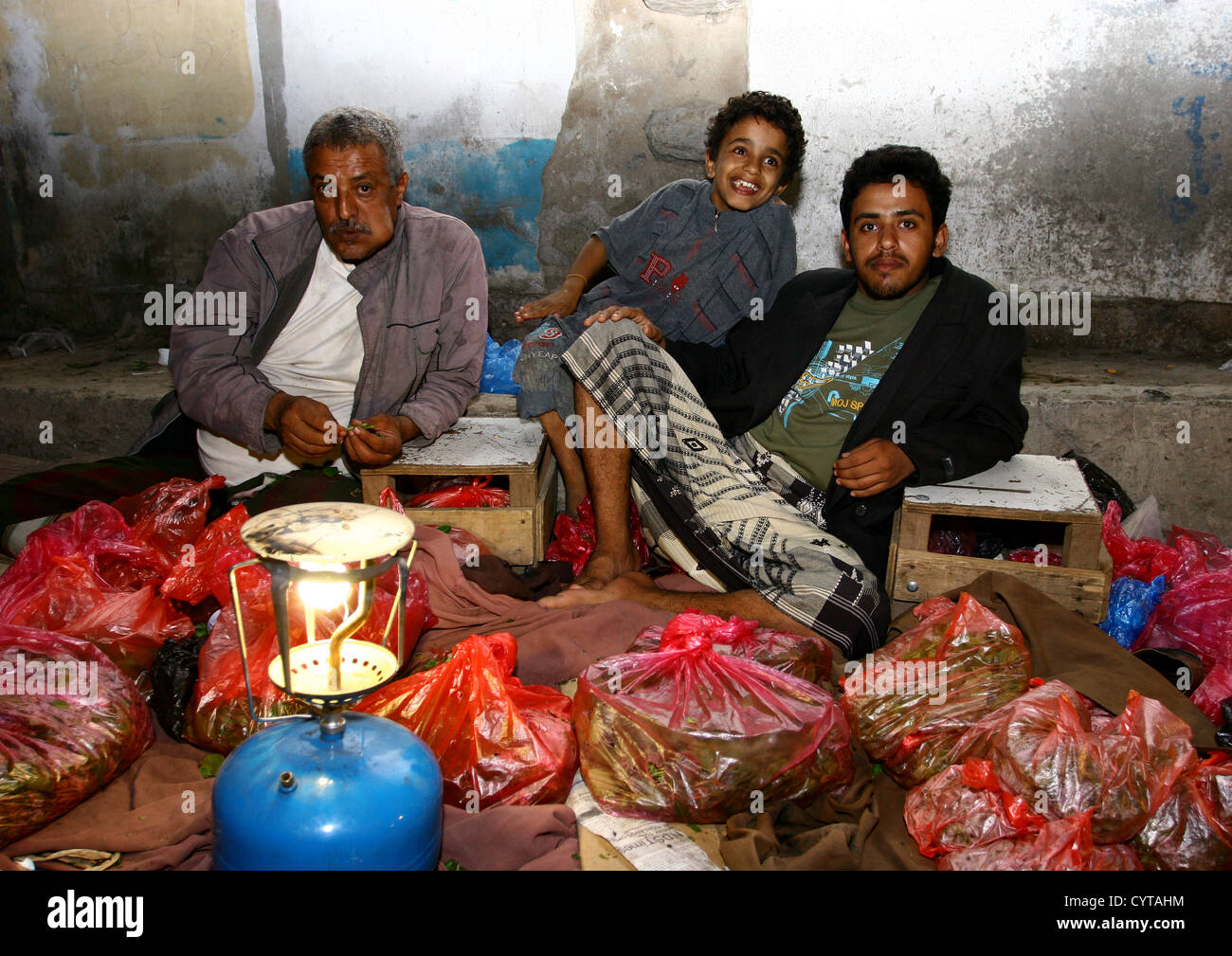 Les vendeurs de qat au Yémen Al Hodeidah, Marché Banque D'Images
