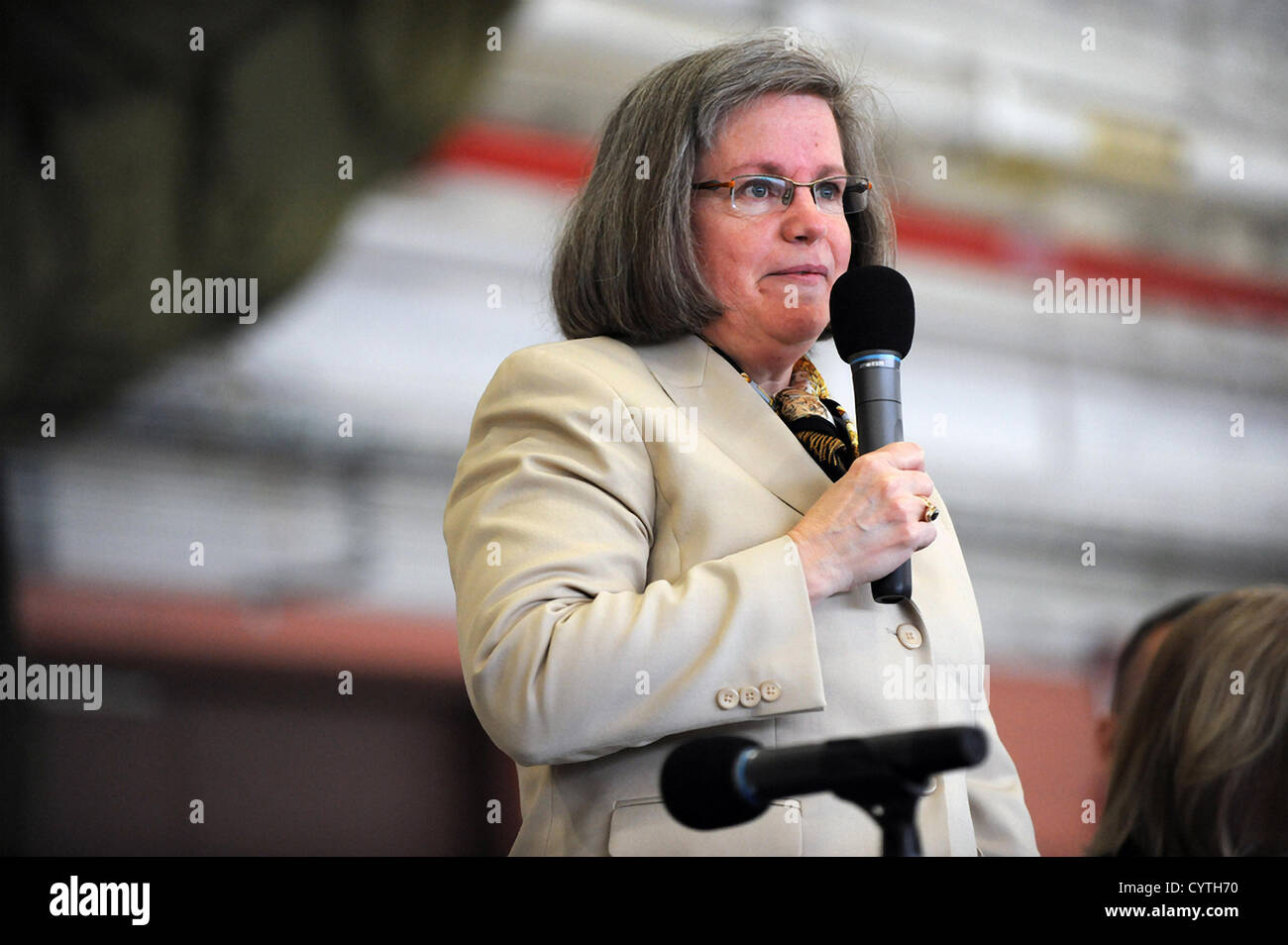 Holly Petraeus, Directeur adjoint du Bureau de protection financière des consommateurs l'Office de Tourisme de service Les États étrangères le 9 novembre 2012. Le général américain David Petraeus a démissionné en tant que directeur de la CIA le 9 novembre 2012 après avoir publié une déclaration indiquant qu'il s'était livré à une affaire extra-conjugale. Banque D'Images
