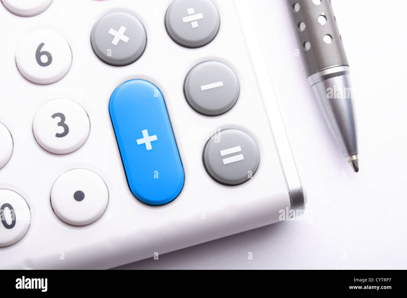 Calculatrice montrant la comptabilité d'entreprise concept en blanc Banque D'Images