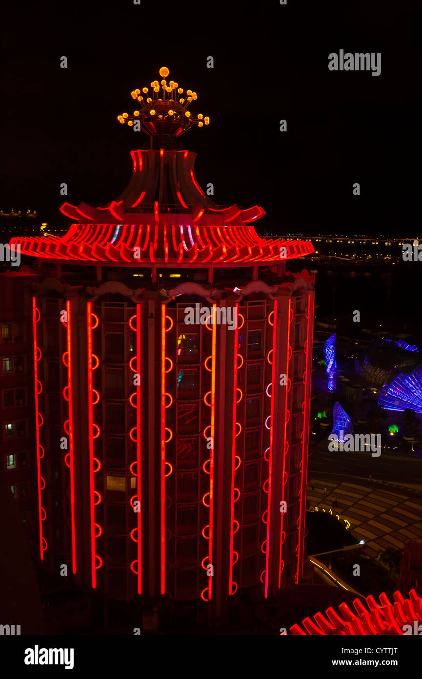 Lumières changeantes sur l'ancien casino Lisboa, Macau Banque D'Images