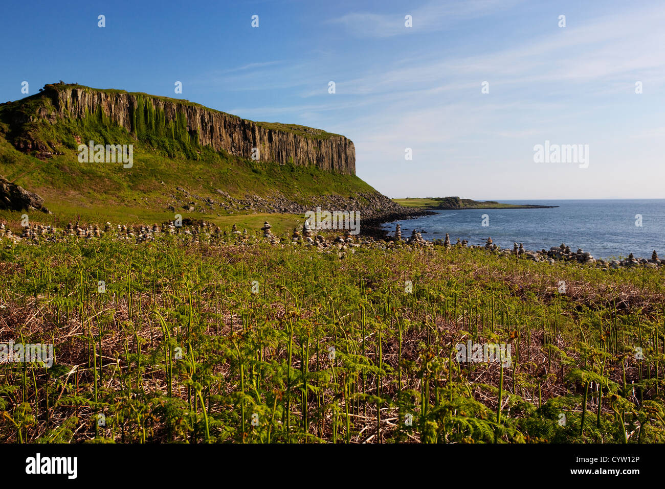Voir d'Drumadoon Point, un monument près de Blackwaterfoot côtière sur l'île d'Arran, Ecosse, Royaume-Uni Banque D'Images