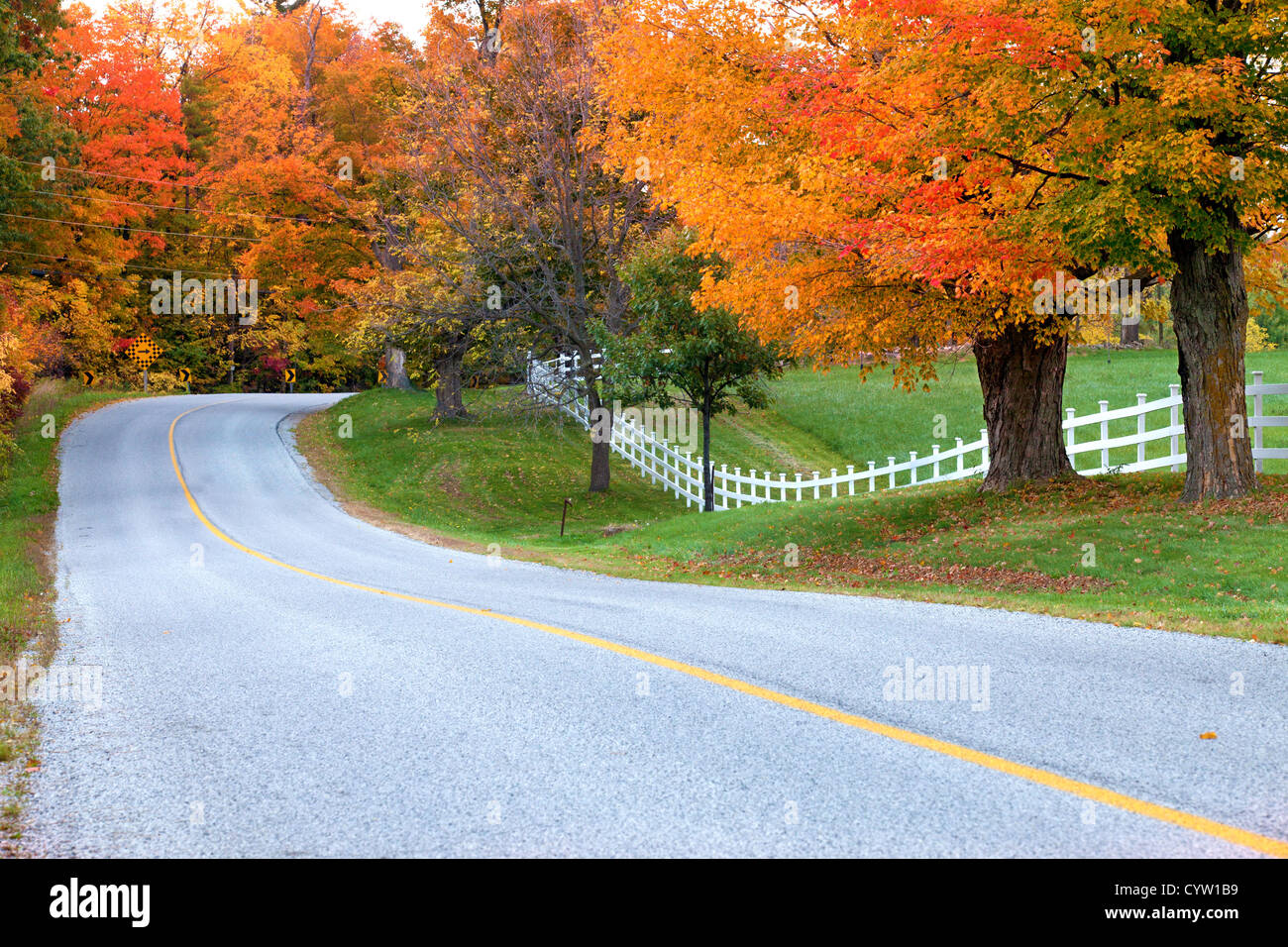 Paysage rural canadien en couleurs d'automne Banque D'Images