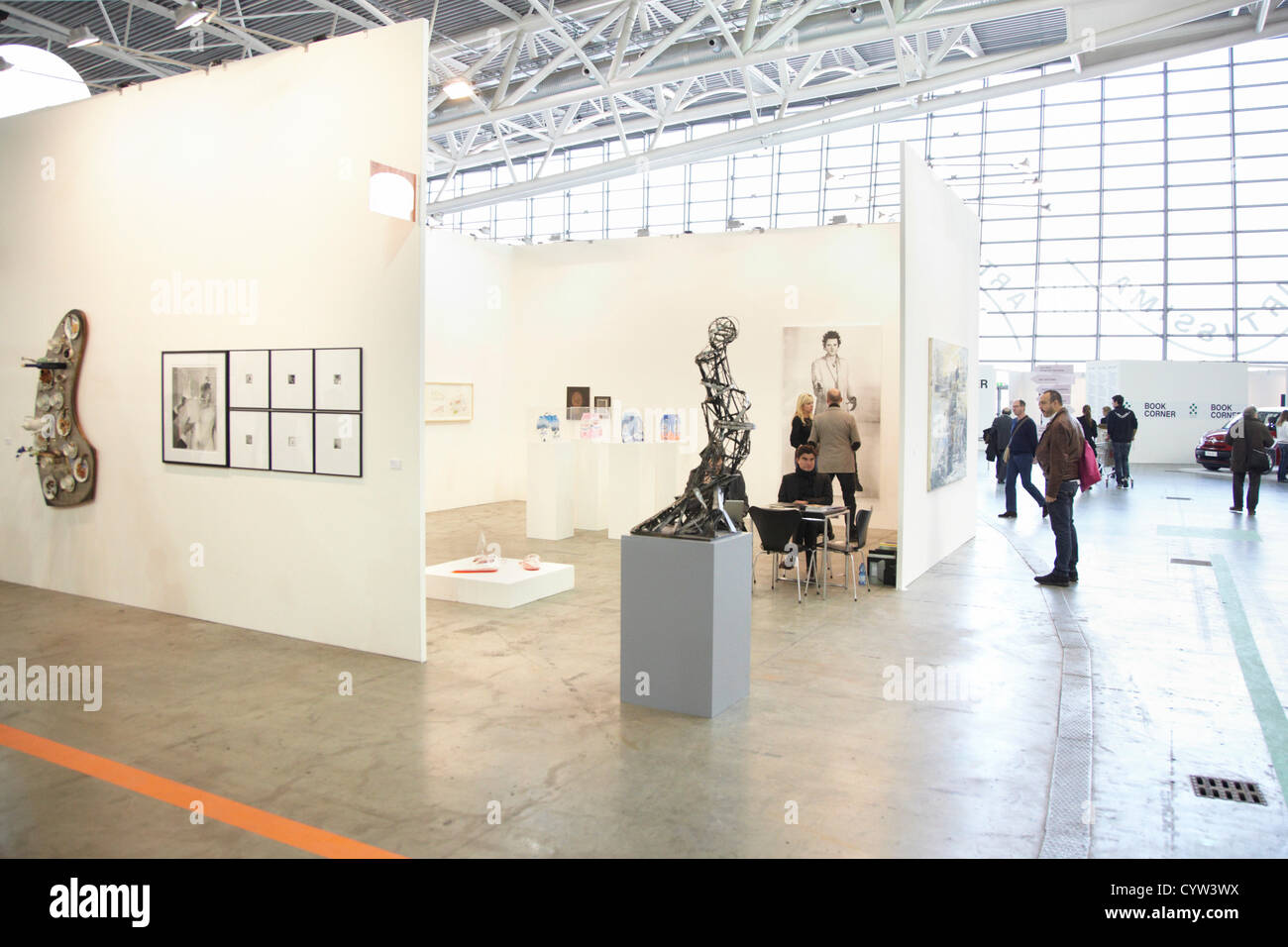 Turin, Italie - 9 novembre 2012 : Artissima 2012 Foire d'Art Contemporain premier jour le 9 novembre 2012 à Turin en ovale. Banque D'Images